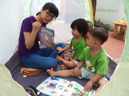 giúp trẻ thích nghe kể chuyện